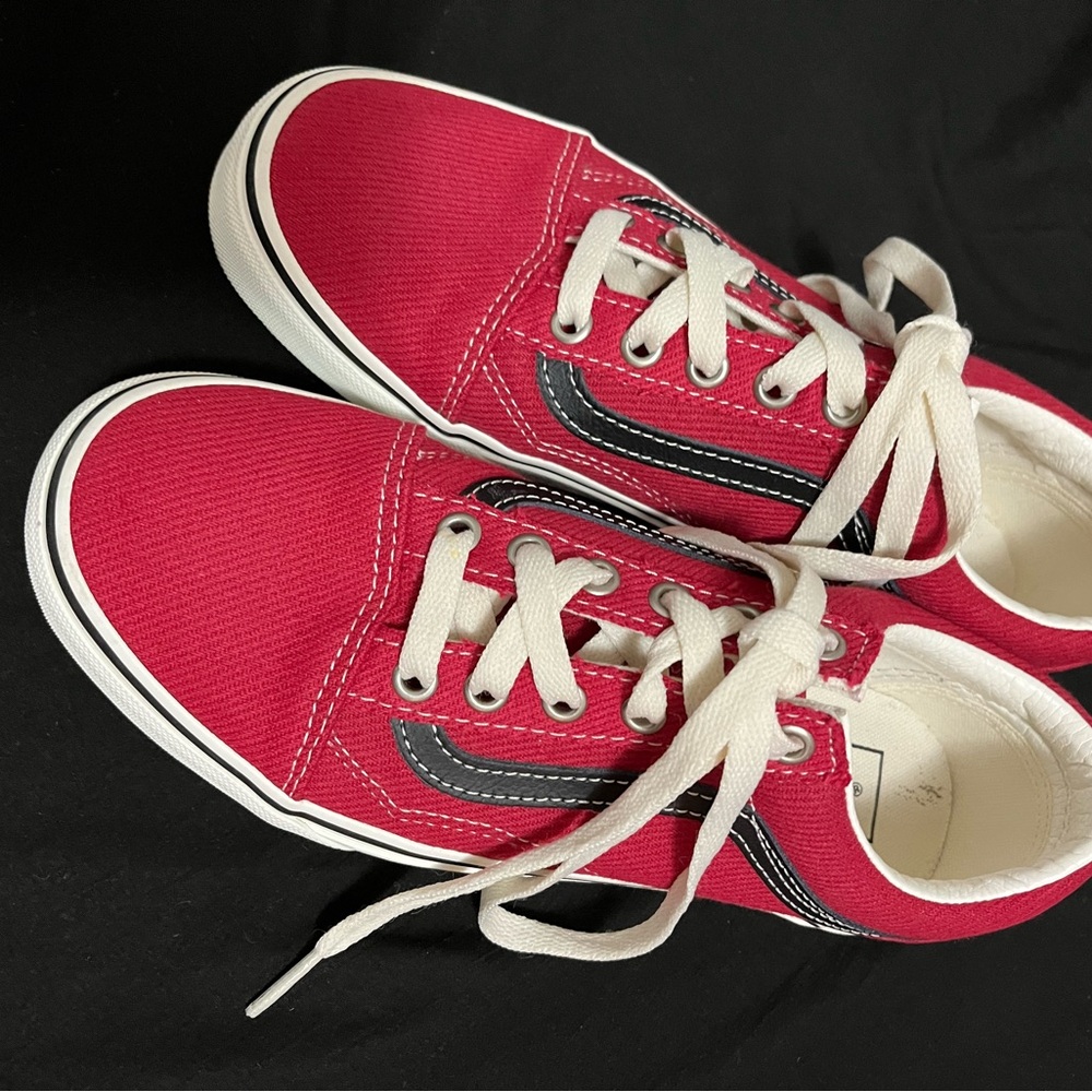 Women’s VANS.